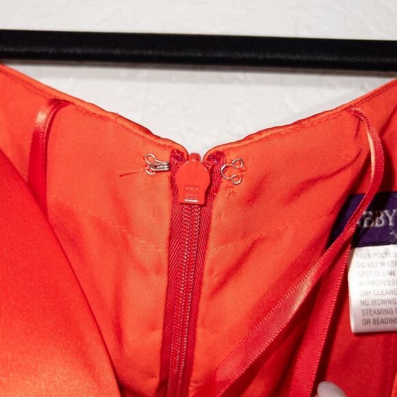 NWT Abby Paris x Lucci Lu Red Satin Off The Shoulder Gown‎ Size 4 - Picture 5 of 12